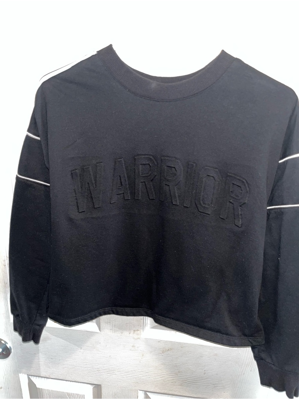Woman’s No Boundaries Size Medium Juniors Warrior Crop Longsleeve Sweatshirt